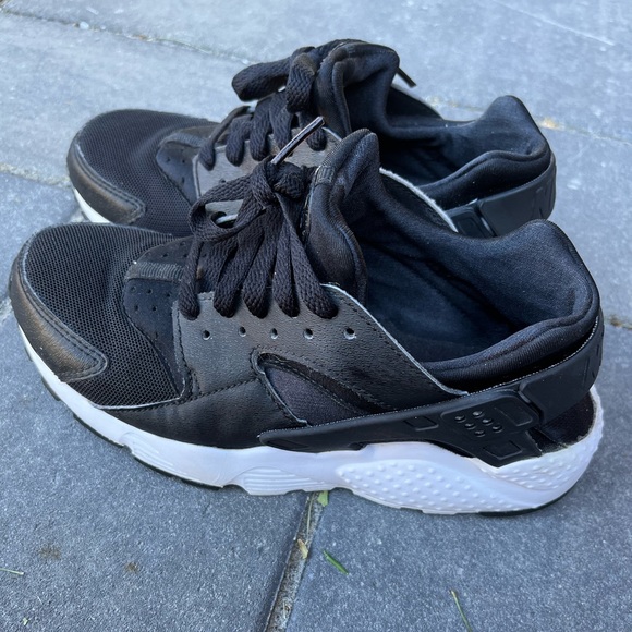 NIKE black huarache sneakers - SIZE 4.5Y/ US6-6.5 - Picture 10 of 16